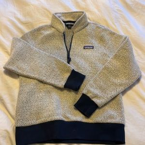 Patagonia like new quarter zip